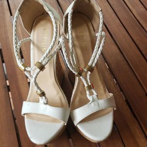 💖 Gorgeous White Braided Wedges